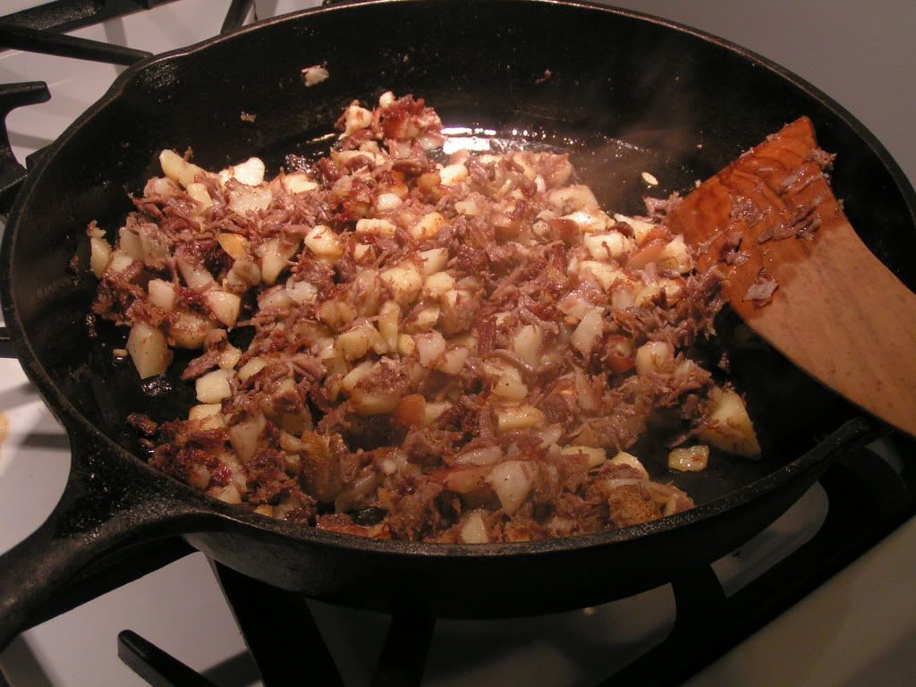 http://i772.photobucket.com/albums/yy4/freemotion1/food%20preparation/cheesepressandcornedbeefhash005.jpg