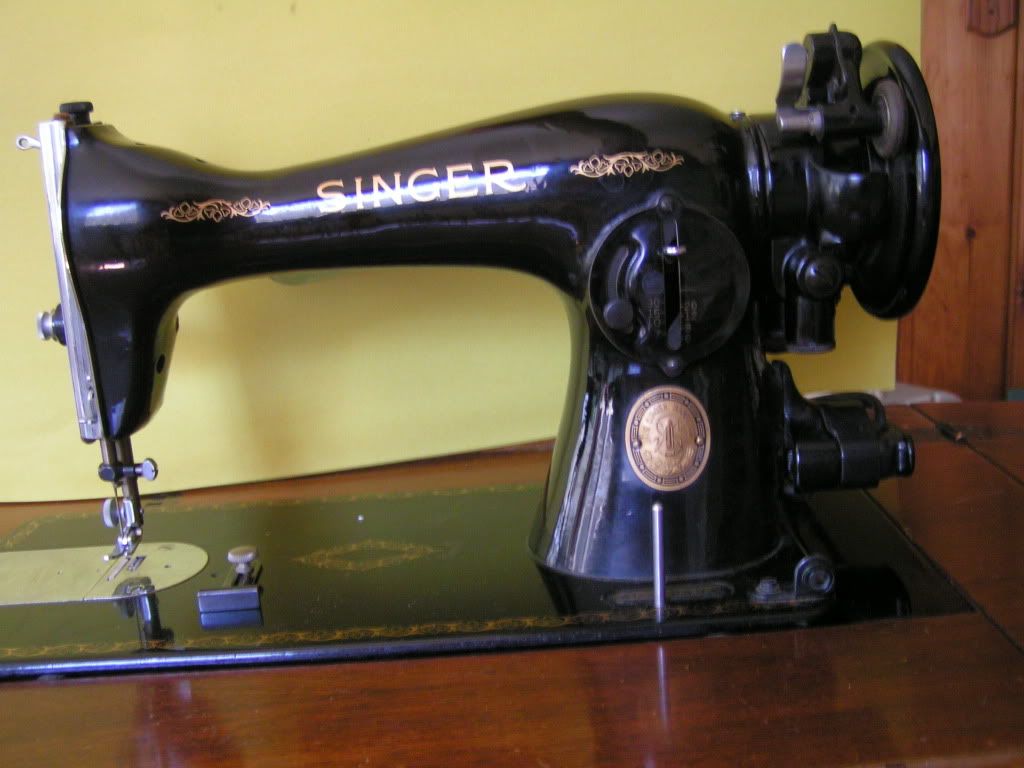 singersewingmachine1953001.jpg