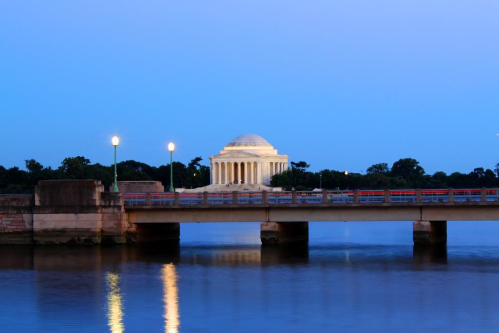 IMAGE: http://i772.photobucket.com/albums/yy7/joeymozzer/Canon%20Forum%20Pix/JeffersonMemorialwithstreak_zps3e589418.jpg
